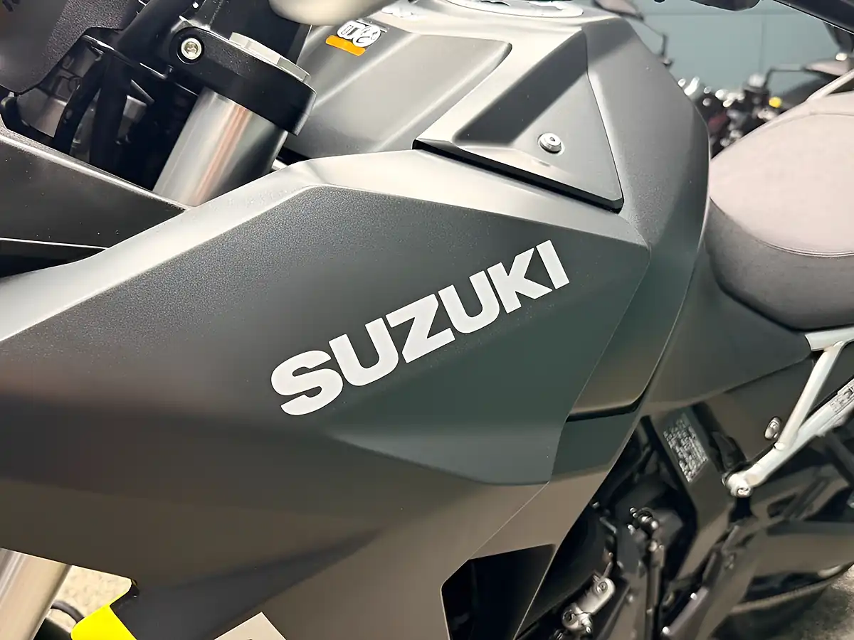 Used 2026 Suzuki V-Strom 800 Re Adventure Black - Interior and Exterior details 17