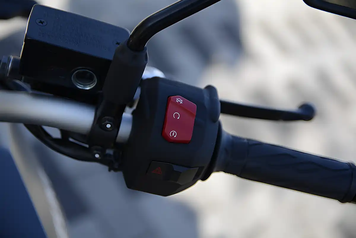 Used 2026 Suzuki V-Strom 800 Re Black - Interior and Exterior details 10
