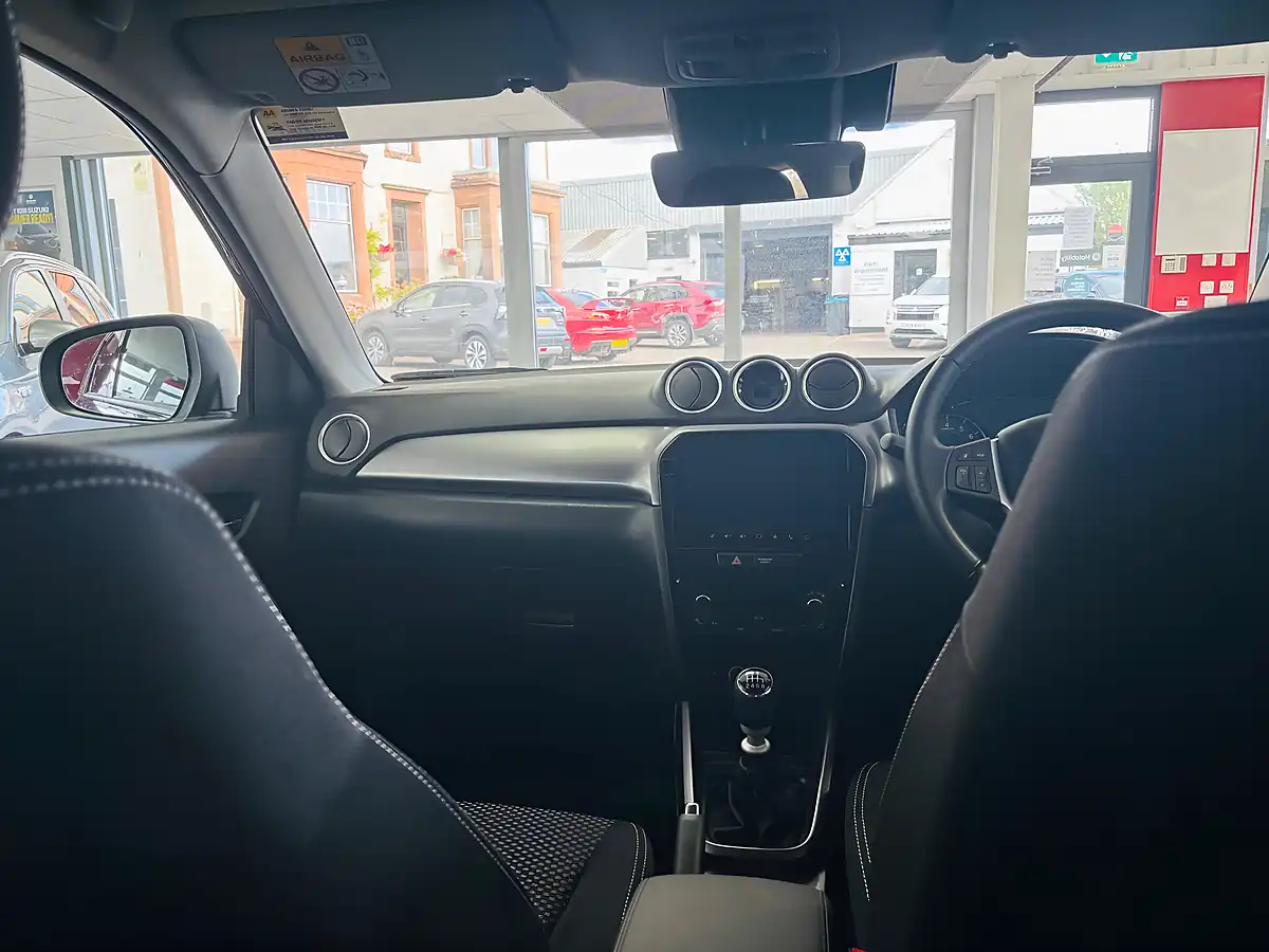 Used 2026 Suzuki Vitara Motion Blue - Interior and Exterior details 14