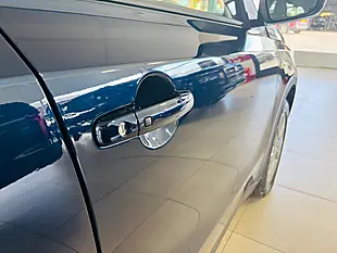 Used 2026 Suzuki Vitara Motion Blue - Interior and Exterior details 9