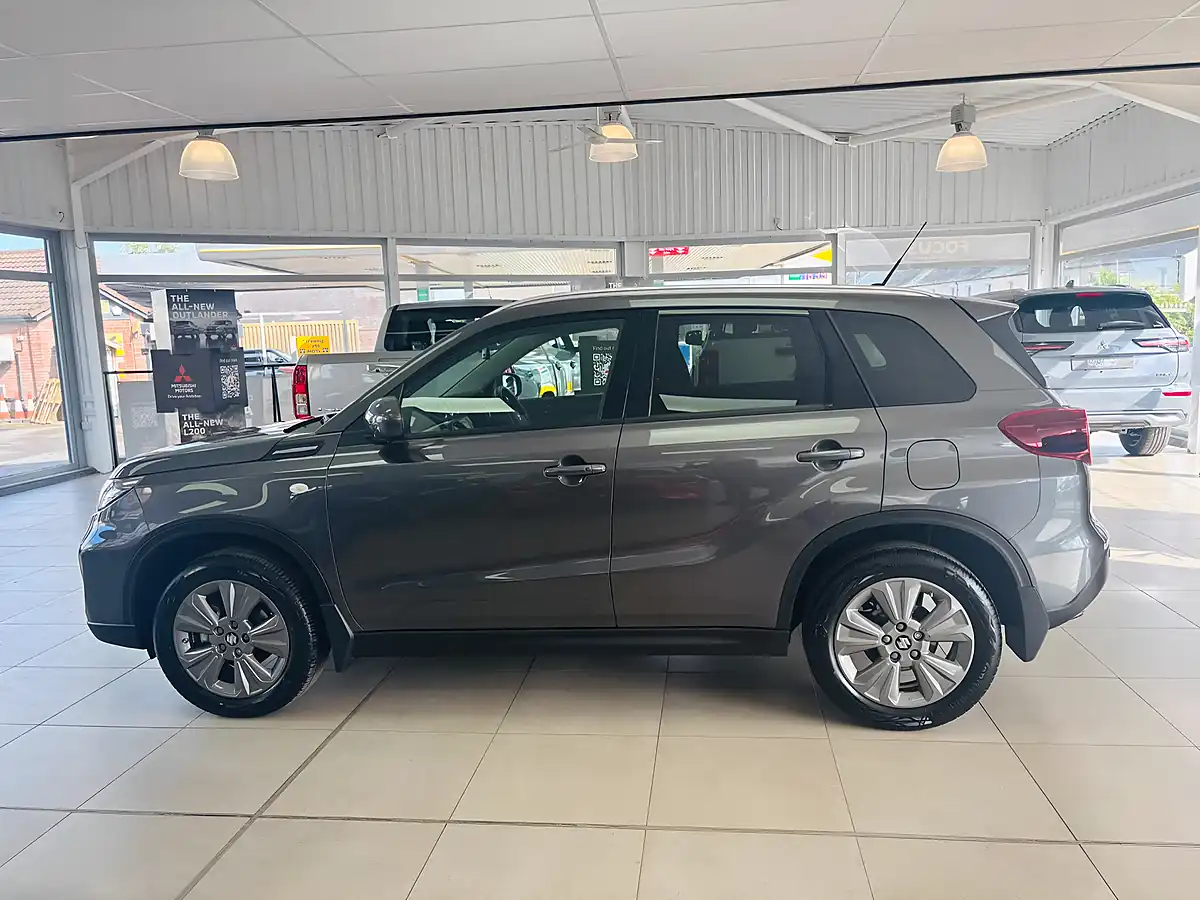 Used 2026 Suzuki Vitara Motion Grey - Interior and Exterior details 6