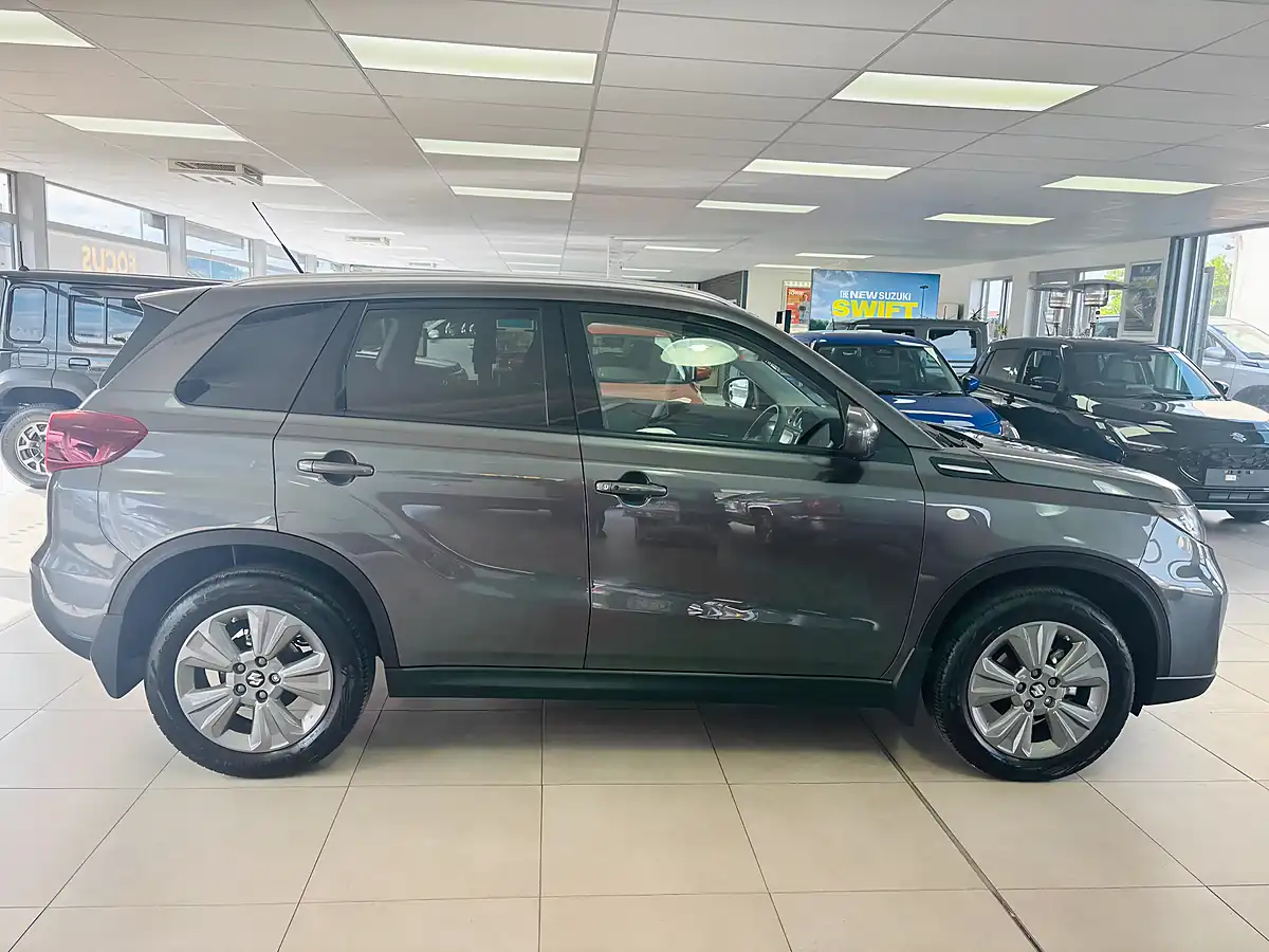 Used 2026 Suzuki Vitara Motion Grey - Interior and Exterior details 8