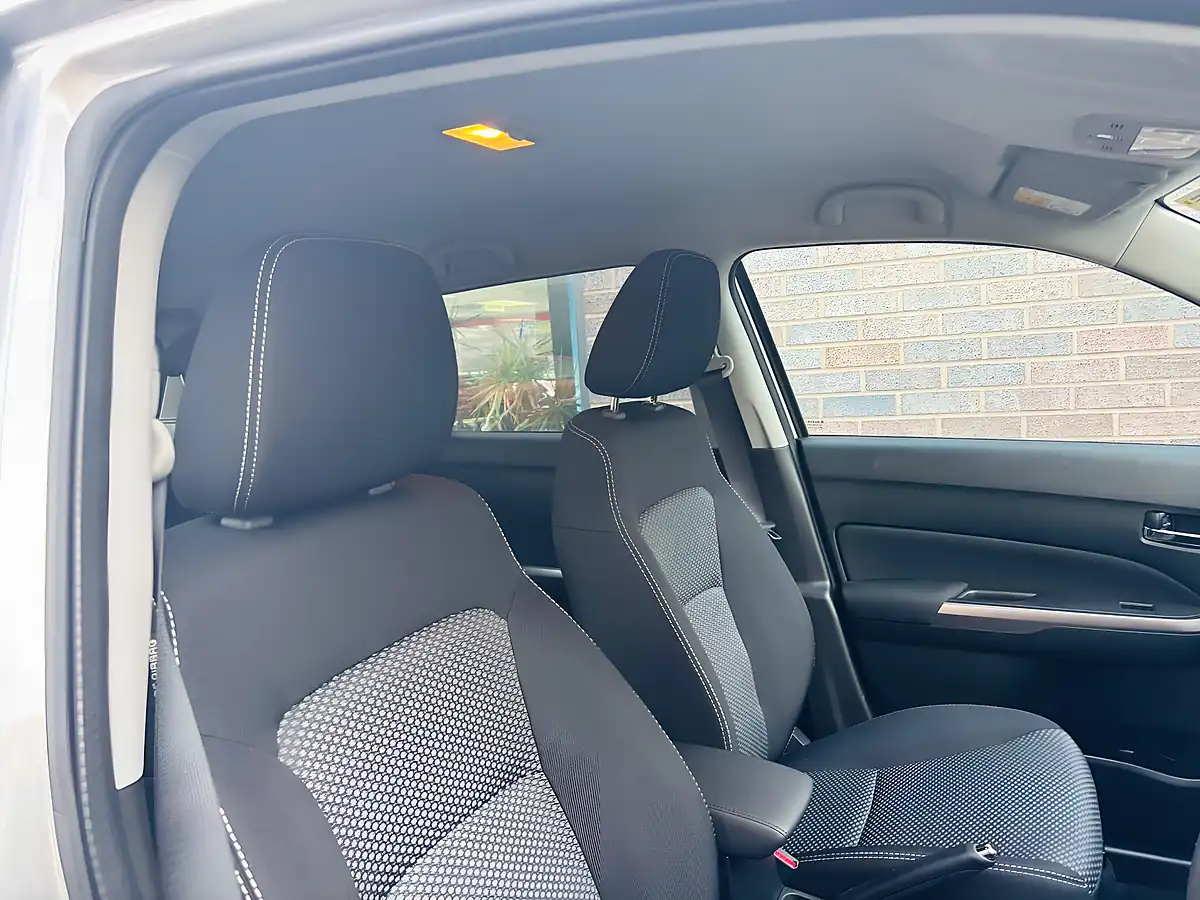 Used 2026 Suzuki Vitara Motion Silver - Interior and Exterior details 8
