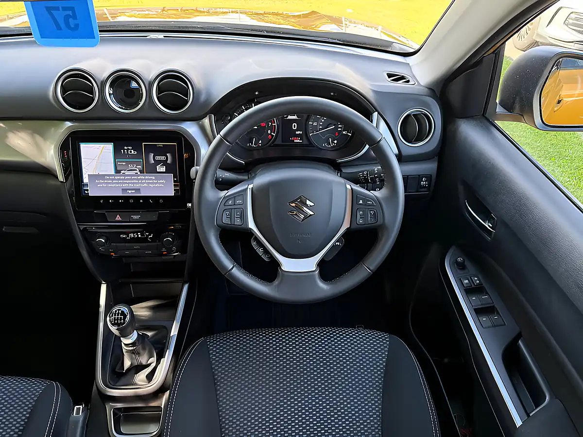 Used 2026 Suzuki Vitara Motion Yellow - Interior and Exterior details 10