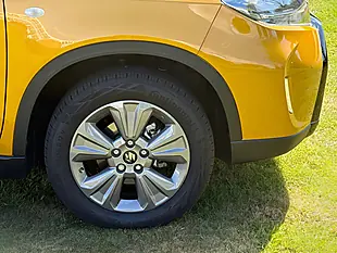 Used 2026 Suzuki Vitara Motion Yellow - Interior and Exterior details 7