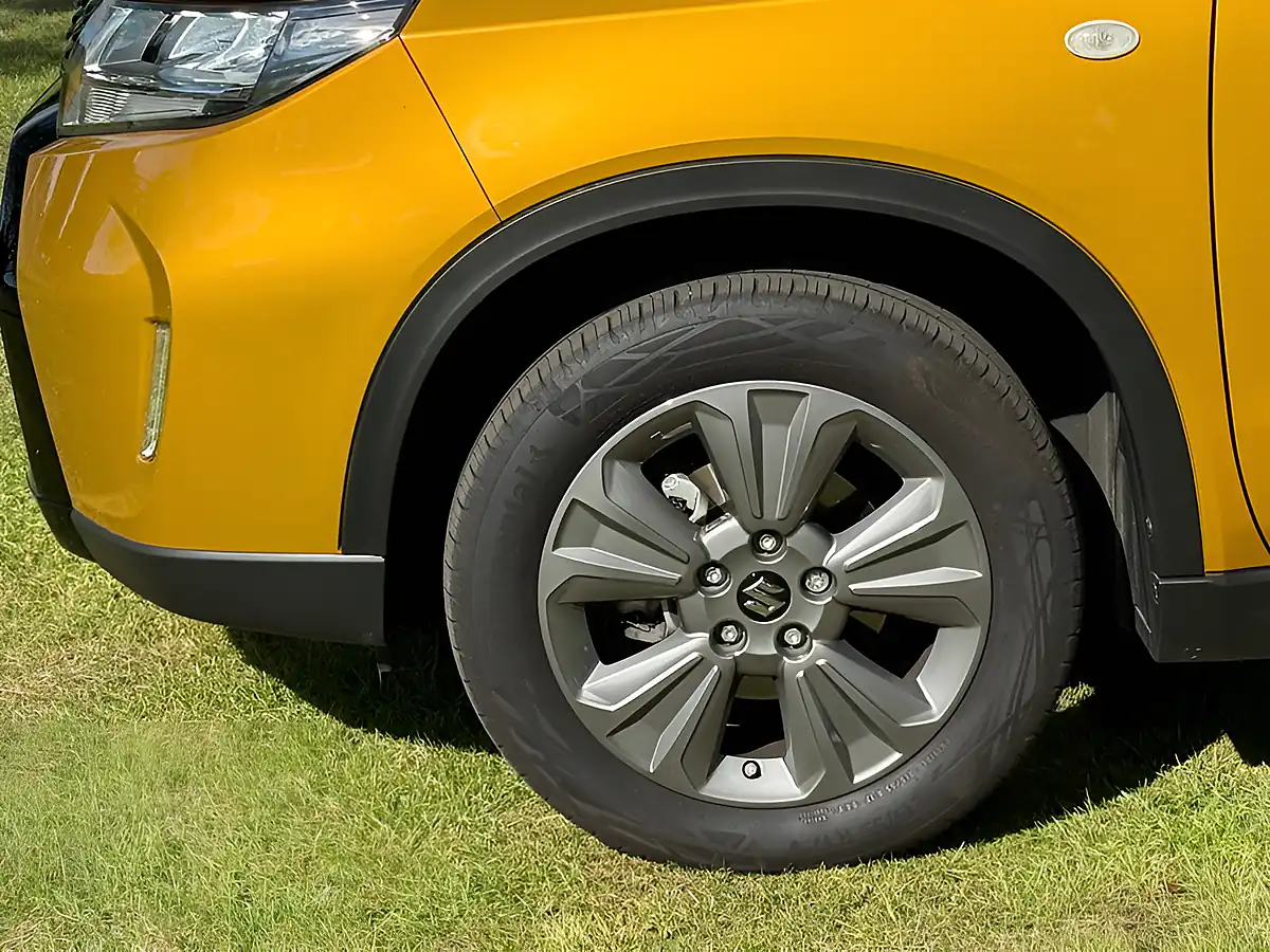 Used 2026 Suzuki Vitara Motion Yellow - Interior and Exterior details 9