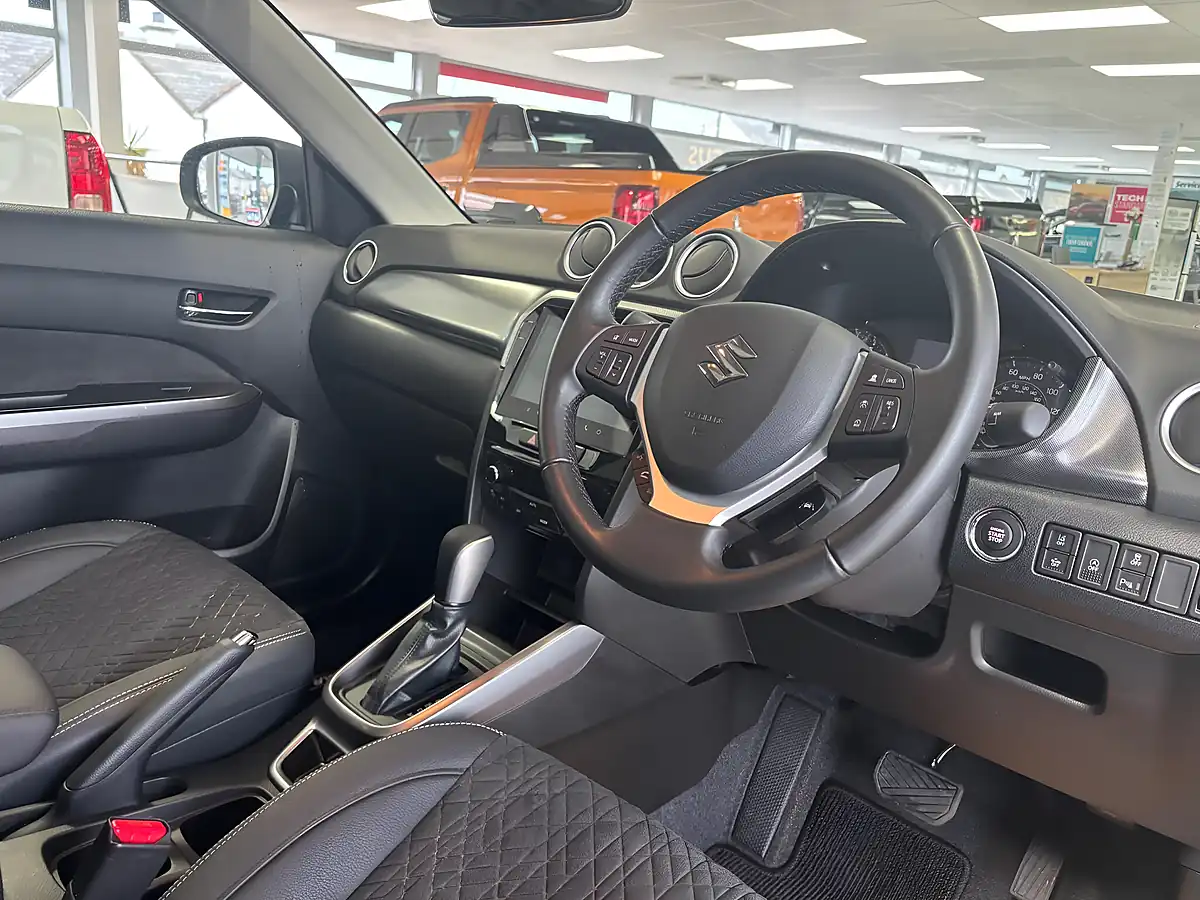 Used 2026 Suzuki Vitara Ultra Blue - Interior and Exterior details 16