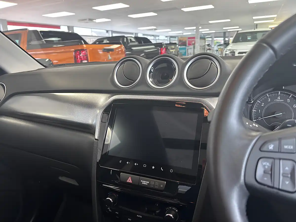 Used 2026 Suzuki Vitara Ultra Blue - Interior and Exterior details 19