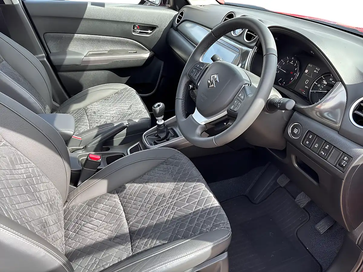 Used 2026 Suzuki Vitara Ultra Red - Interior and Exterior details 8