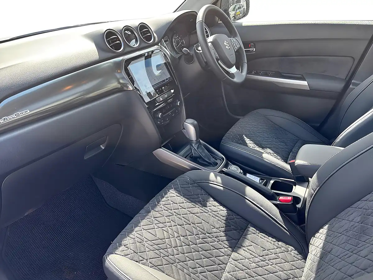 Used 2026 Suzuki Vitara Ultra Silver - Interior and Exterior details 12