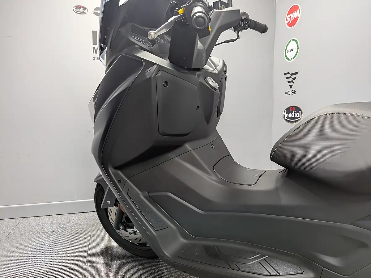 Used 2026 Sym Joymax Z+ Ex Display Black - Interior and Exterior details 17