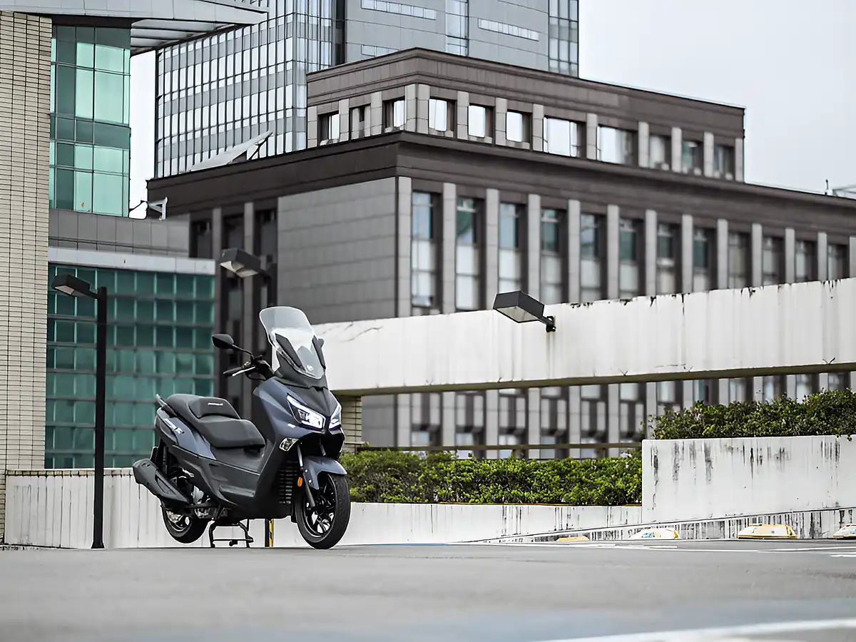 Used 2026 Sym Joymax Z+ White - Interior and Exterior details 5