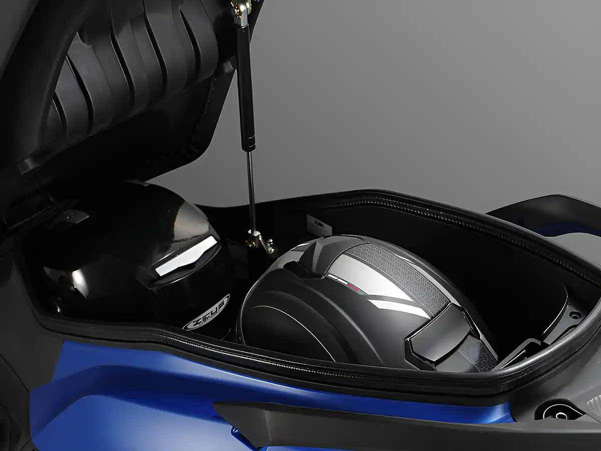 Used 2026 Sym Joymax Z+ White - Interior and Exterior details 7