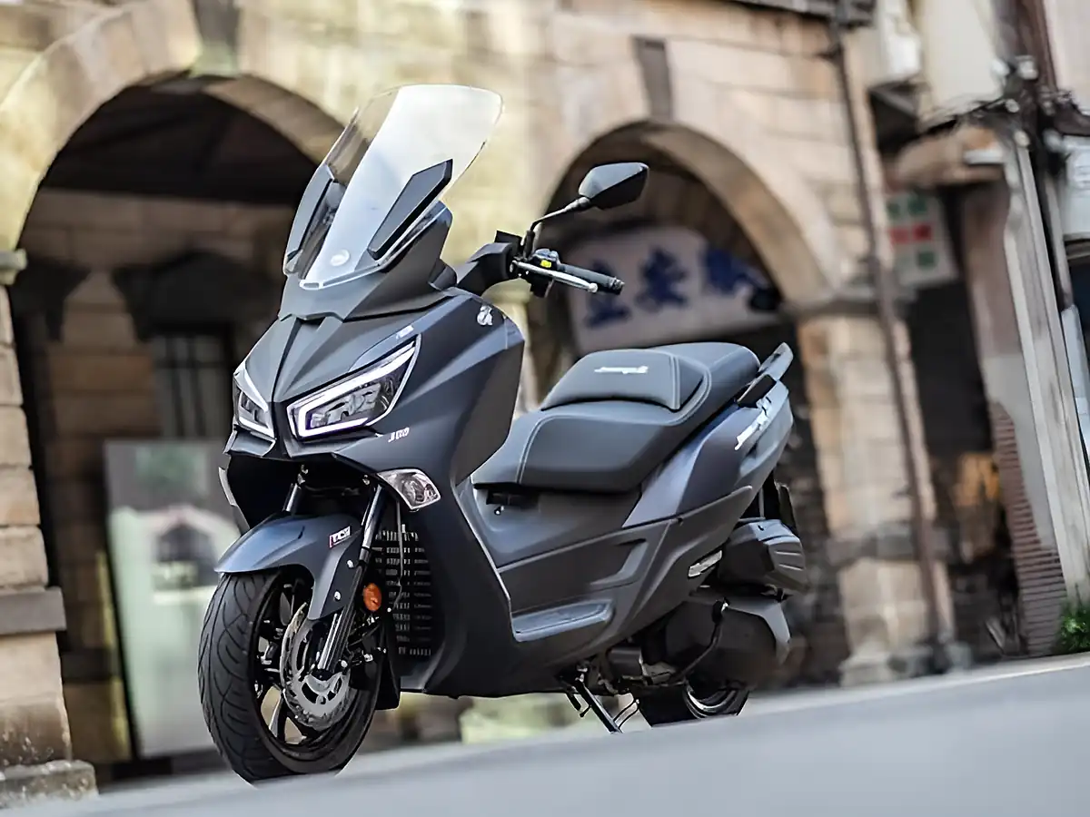 Used 2026 Sym Joymax Z+ White - Front View