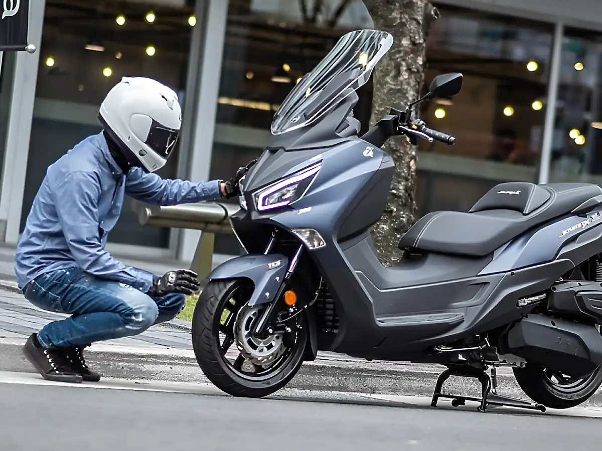 Used 2026 Sym Joymax Z+ White - Interior and Exterior details 4