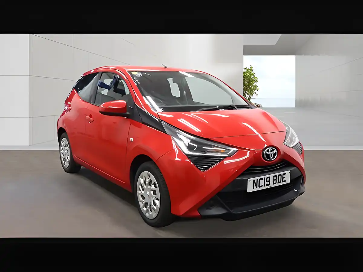 Used 2026 Toyota Aygo X-Play Red - Front View