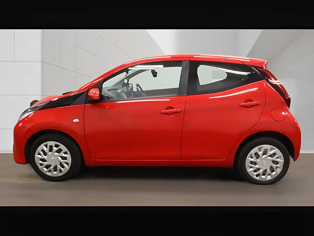 Used 2026 Toyota Aygo X-Play Red - Interior and Exterior details 15