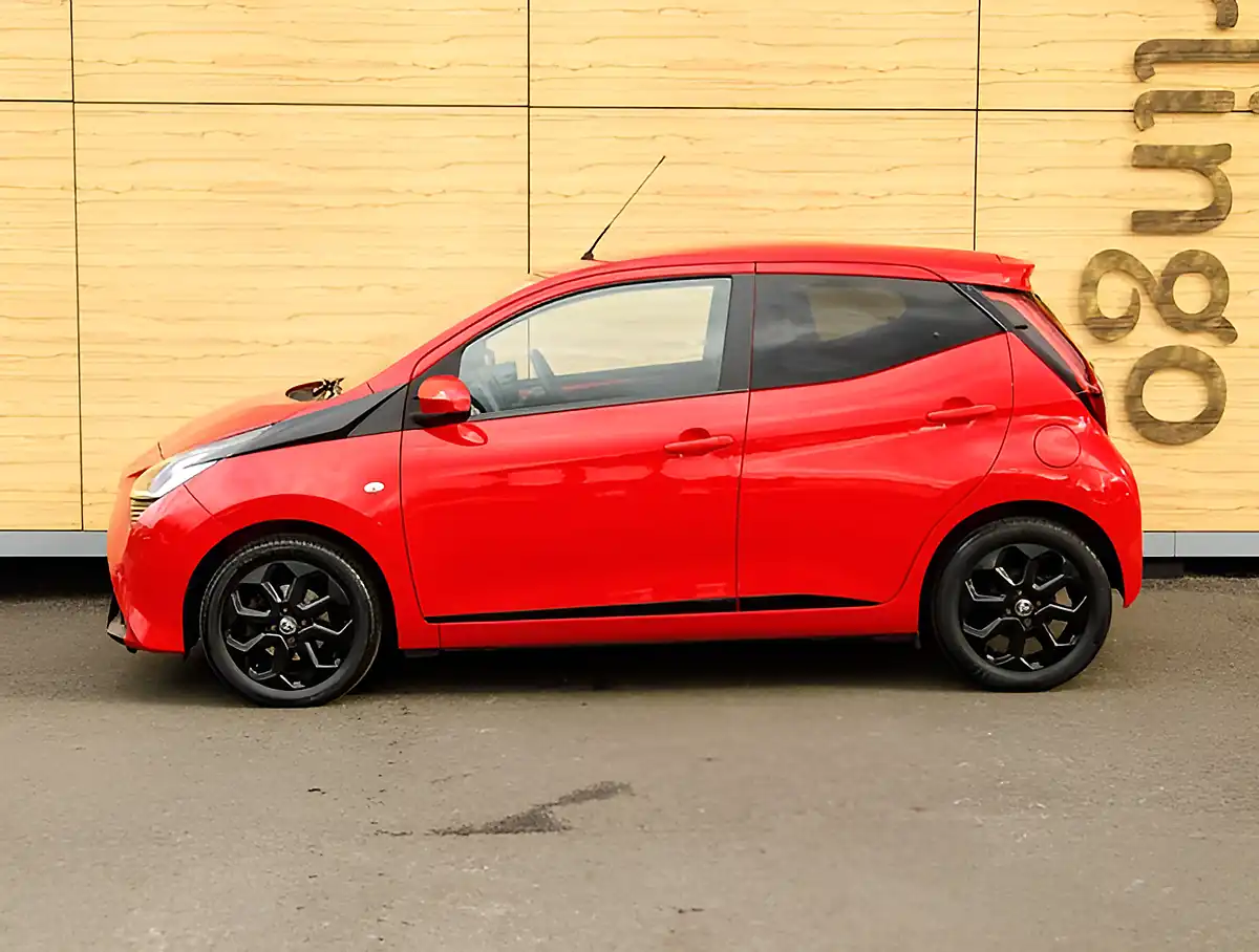 Used 2026 Toyota Aygo X-Trend Red - Interior and Exterior details 9