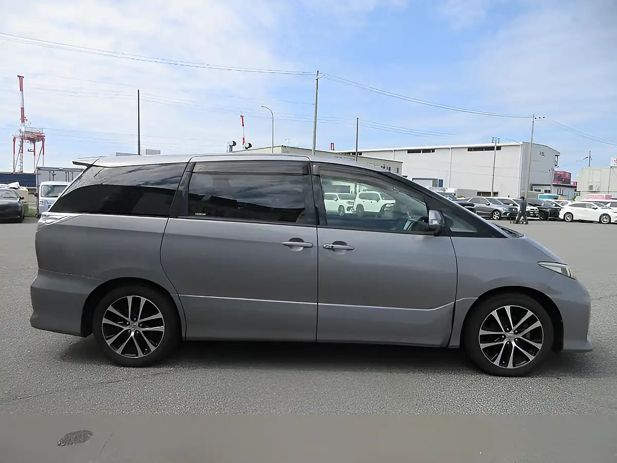 Used 2026 Toyota Estima Aeras Grey - Interior and Exterior details 5