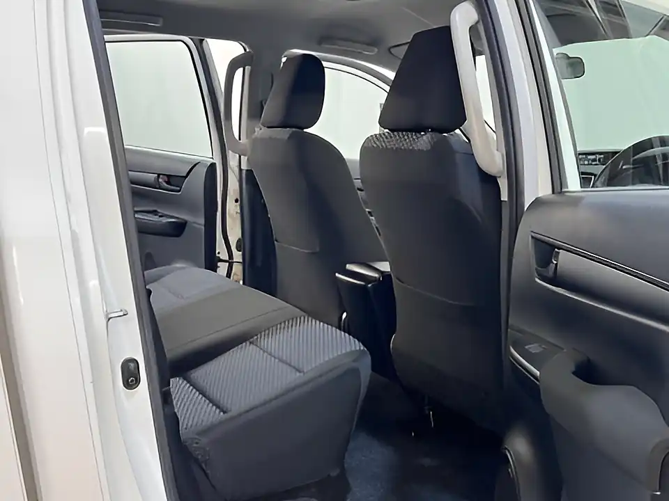 Used 2026 Toyota Hilux Hi-Luxury Active White - Interior and Exterior details 10