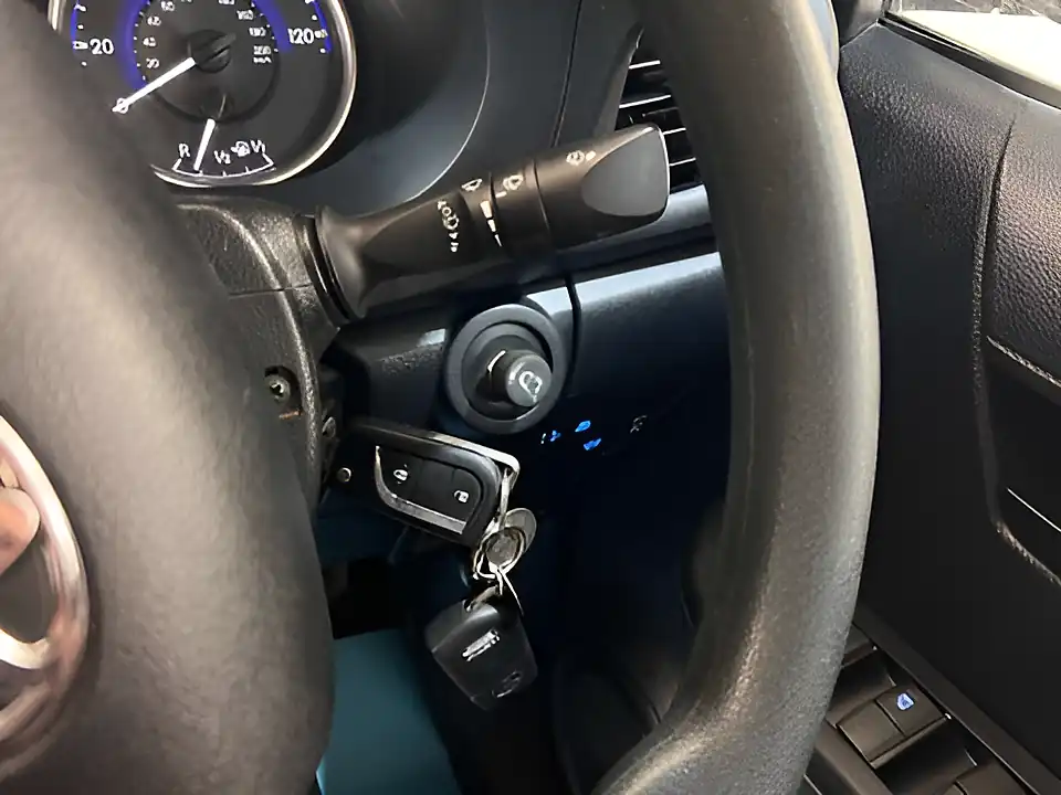 Used 2026 Toyota Hilux Hi-Luxury Active White - Interior and Exterior details 14