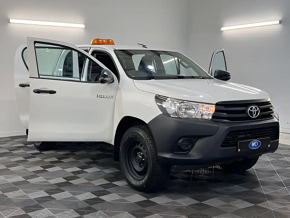 Used 2026 Toyota Hilux Hi-Luxury Active White - Interior and Exterior details 15
