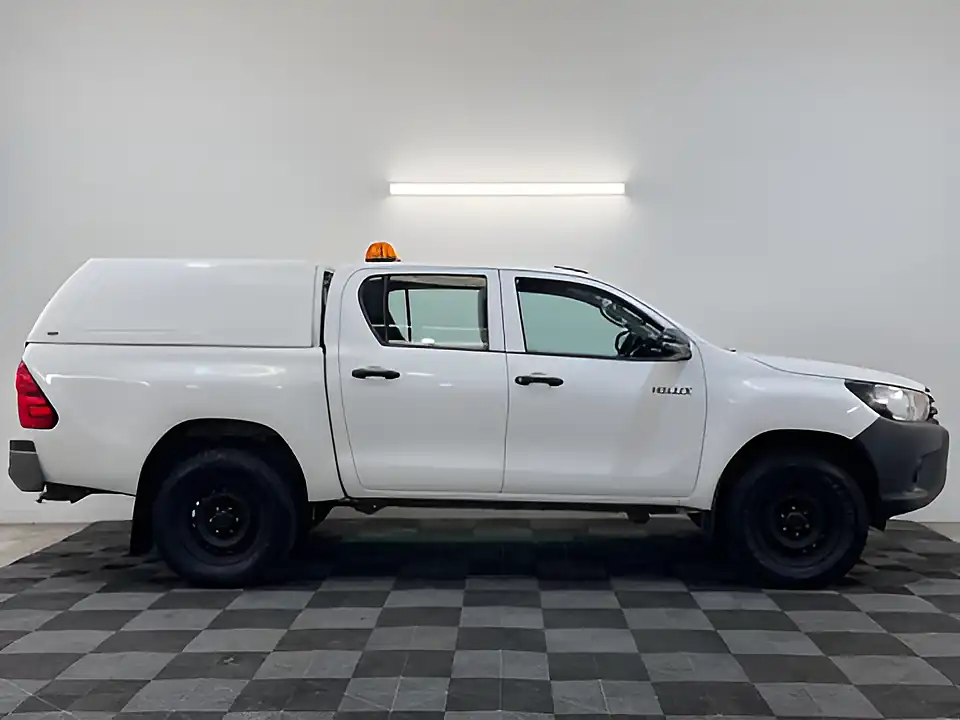 Used 2026 Toyota Hilux Hi-Luxury Active White - Interior and Exterior details 2