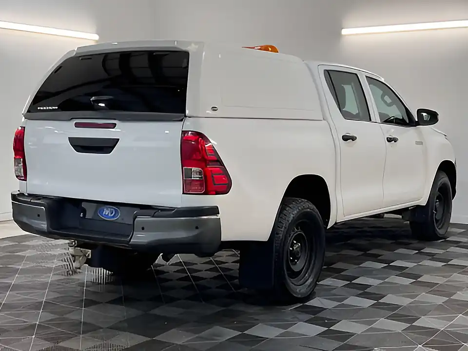 Used 2026 Toyota Hilux Hi-Luxury Active White - Interior and Exterior details 3