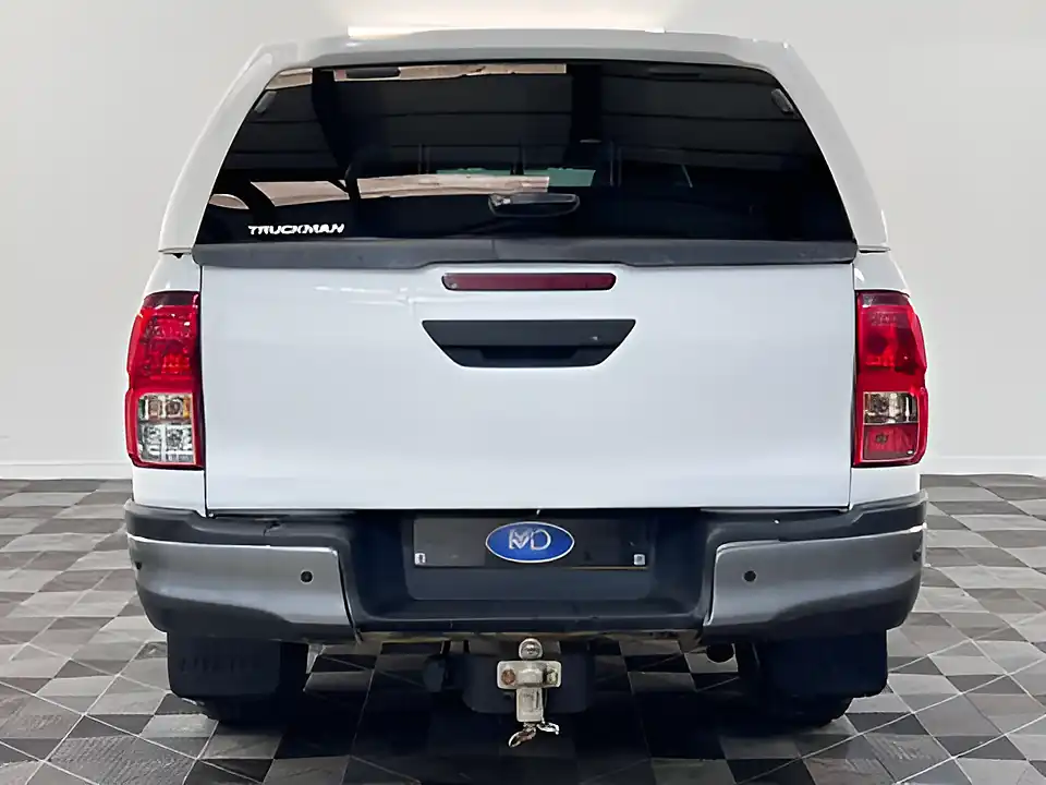 Used 2026 Toyota Hilux Hi-Luxury Active White - Interior and Exterior details 5