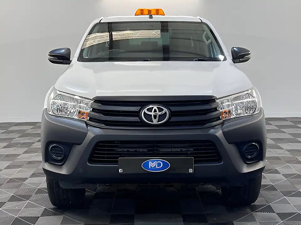 Used 2026 Toyota Hilux Hi-Luxury Active White - Interior and Exterior details 9