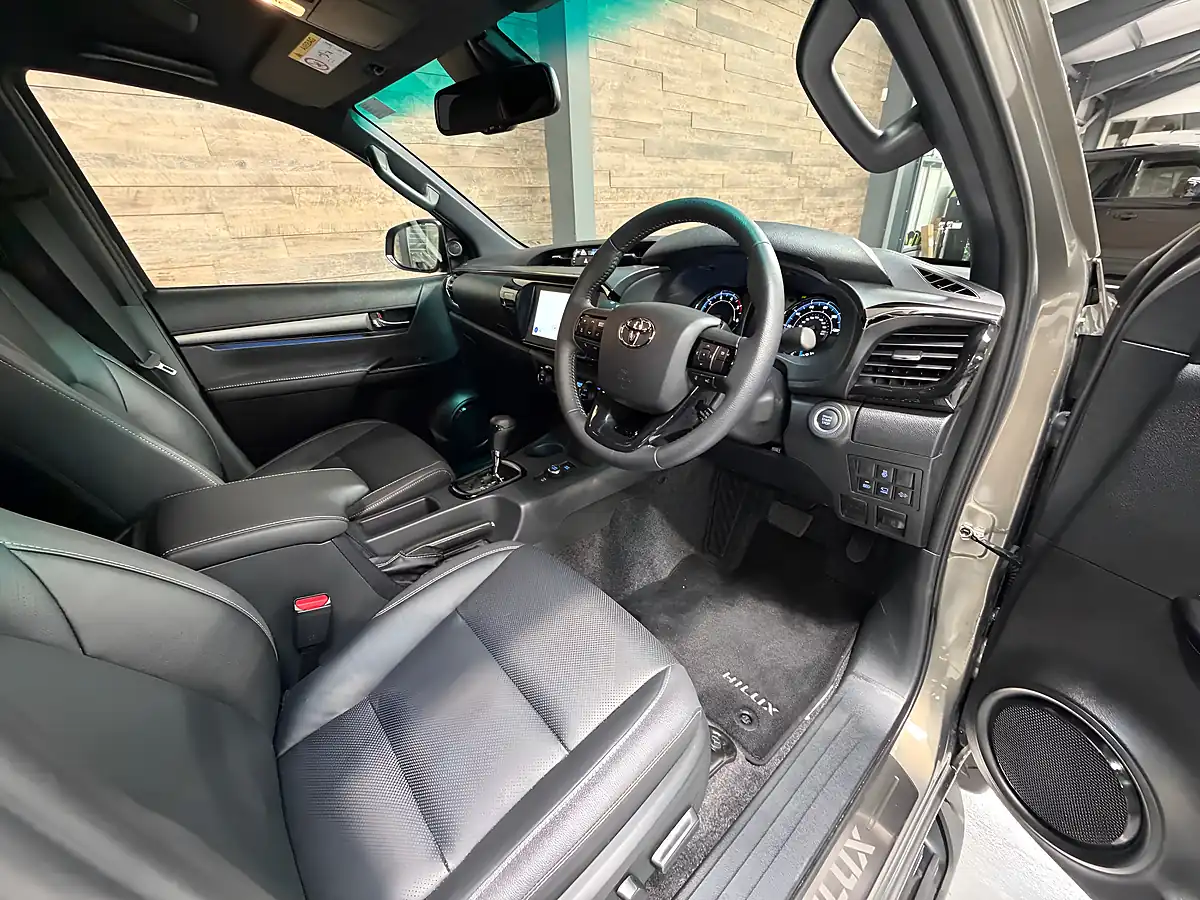 Used 2026 Toyota Hilux Invincible X Titan Bronze Metallic - Interior and Exterior details 5