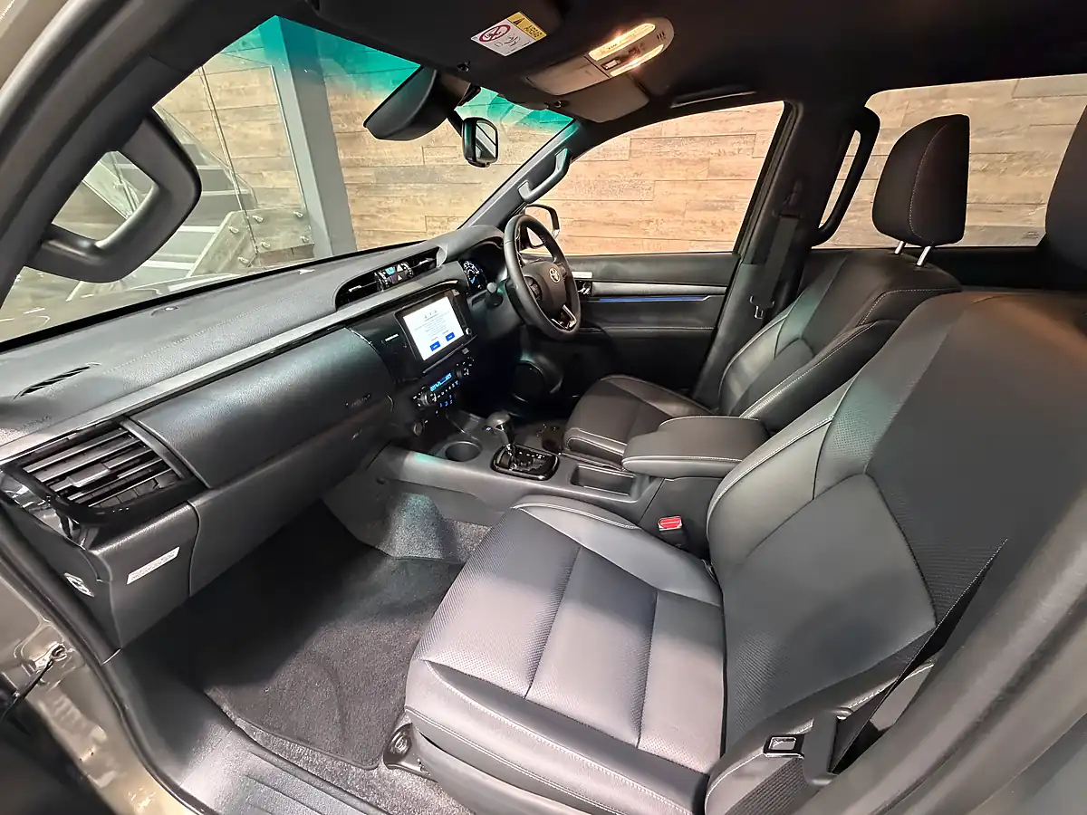 Used 2026 Toyota Hilux Invincible X Titan Bronze Metallic - Interior and Exterior details 7