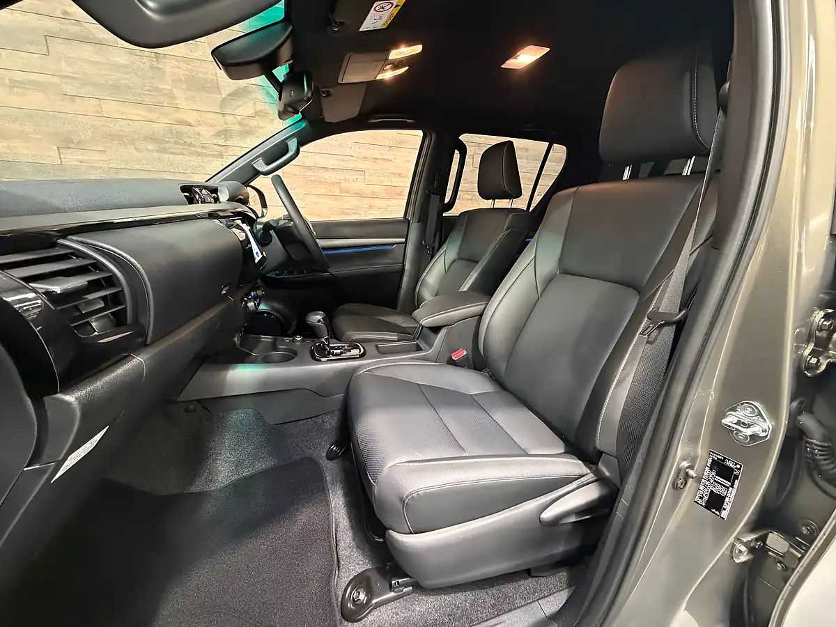 Used 2026 Toyota Hilux Invincible X Titan Bronze Metallic - Interior and Exterior details 8