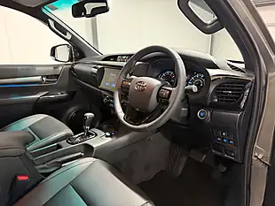 Used 2026 Toyota Hilux Invincible X Titan Bronze Metallic - Interior and Exterior details 11