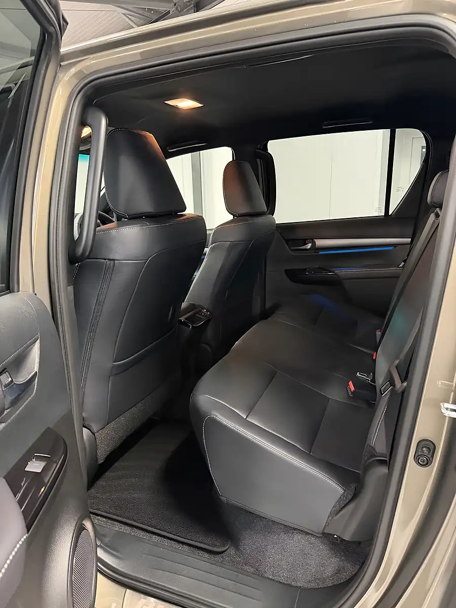 Used 2026 Toyota Hilux Invincible X Titan Bronze Metallic - Interior and Exterior details 14