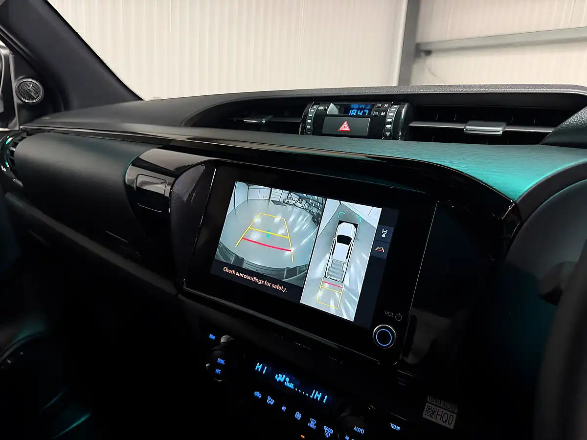 Used 2026 Toyota Hilux Invincible X Titan Bronze Metallic - Interior and Exterior details 16