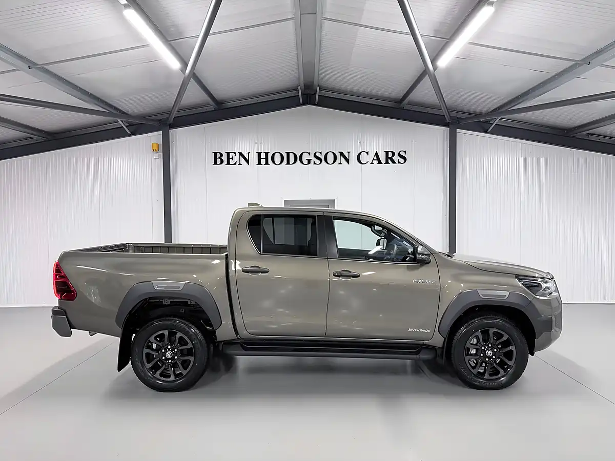 Used 2026 Toyota Hilux Invincible X Titan Bronze Metallic - Interior and Exterior details 5