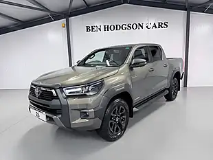Used 2026 Toyota Hilux Invincible X Titan Bronze Metallic - Interior and Exterior details 9
