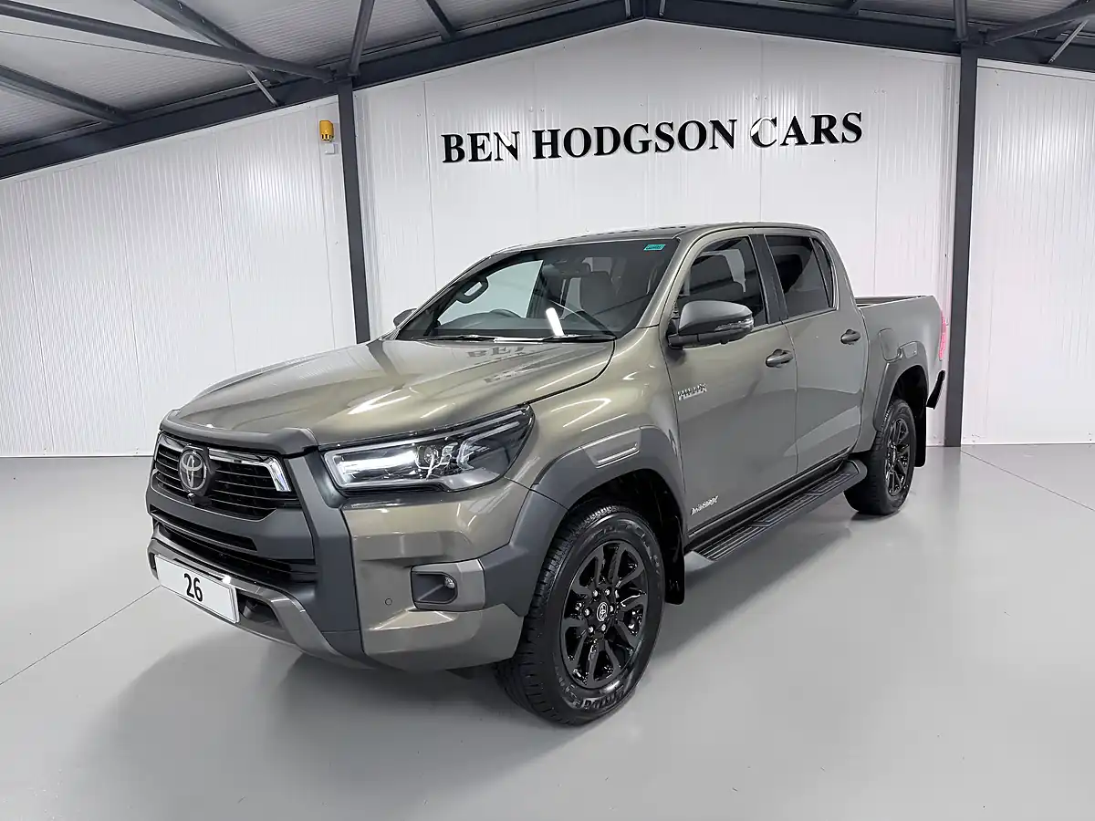 Used 2026 Toyota Hilux Invincible X Titan Bronze Metallic - Interior and Exterior details 9
