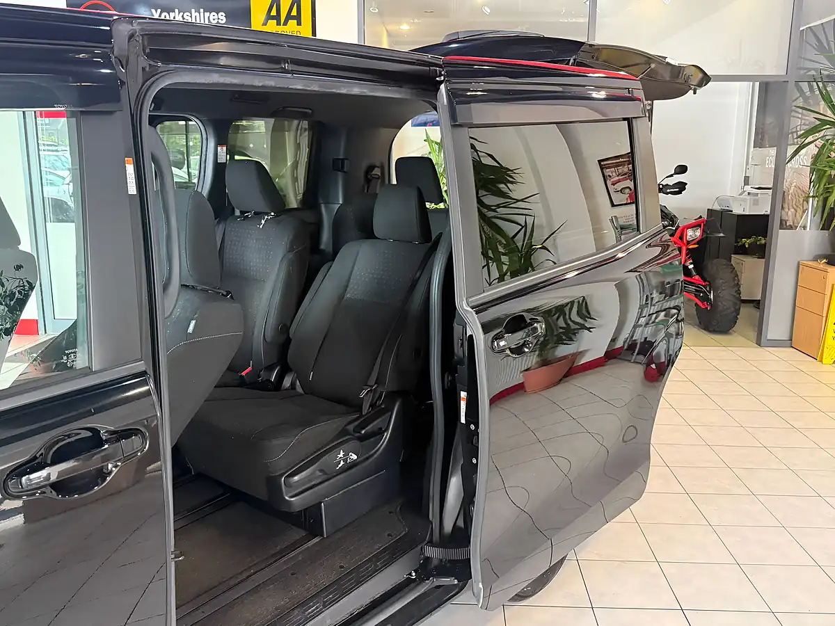 Used 2026 Toyota Noah Black - Interior and Exterior details 16