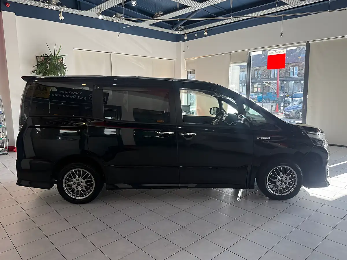Used 2026 Toyota Noah Black - Interior and Exterior details 11