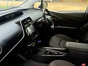 Used 2026 Toyota Prius Saloon White - Interior and Exterior details 16