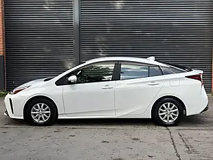 Used 2026 Toyota Prius Saloon White - Interior and Exterior details 4