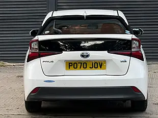 Used 2026 Toyota Prius Saloon White - Interior and Exterior details 7