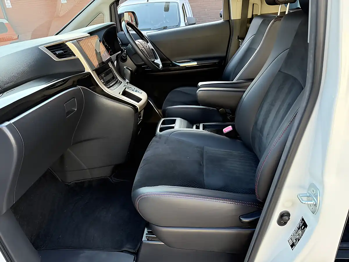 Used 2026 Toyota Vellfire GGH25 Golden Eyes 2 Pearl White - Interior and Exterior details 17
