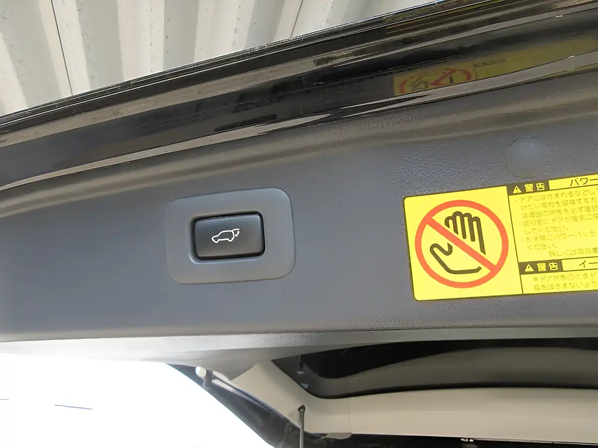 Used 2026 Toyota Vellfire Z Platinum Selection Black - Interior and Exterior details 11
