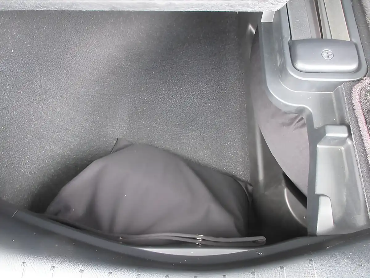 Used 2026 Toyota Vellfire Za Edition Golden Eyes Pearl White - Interior and Exterior details 13
