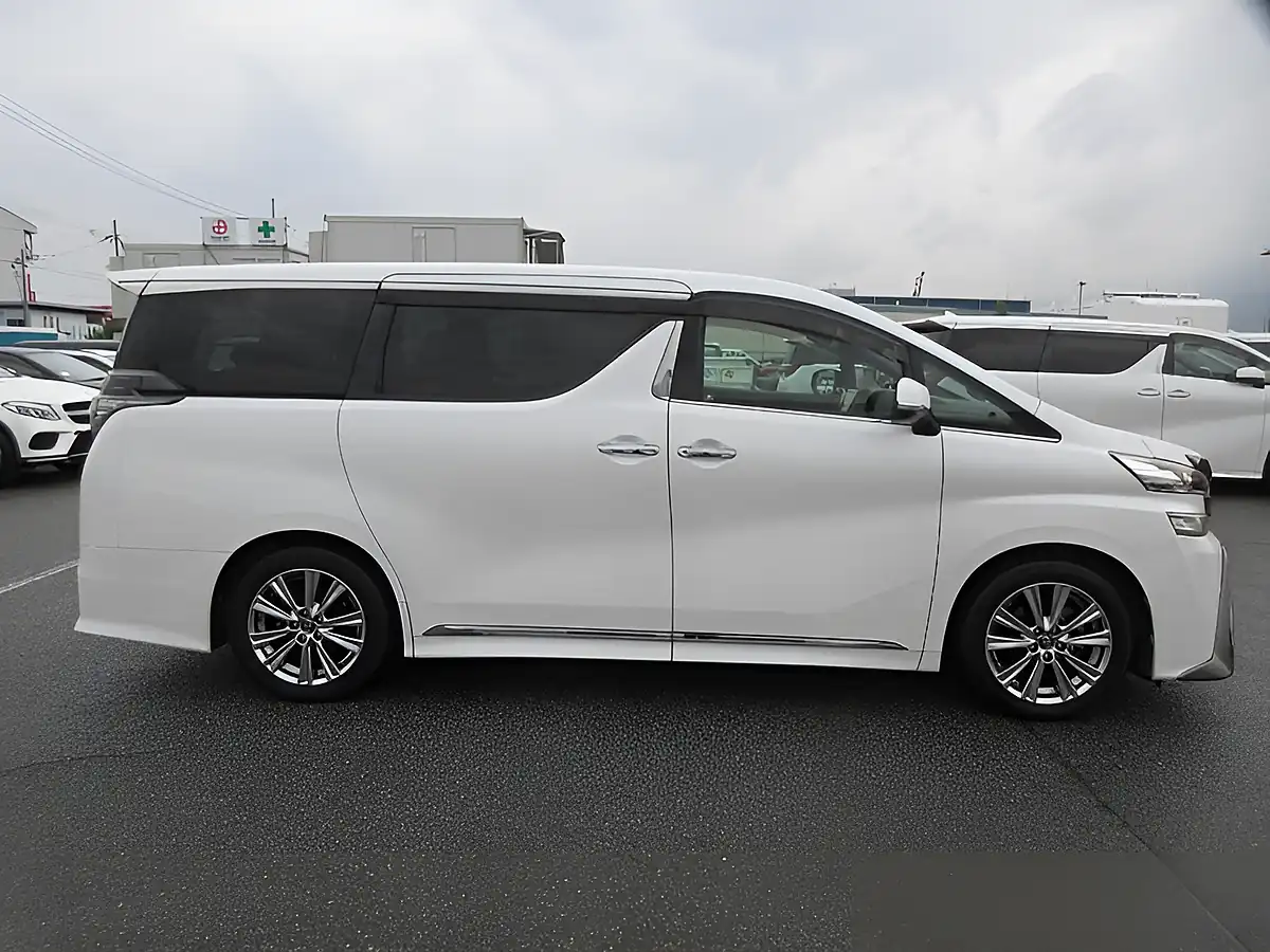 Used 2026 Toyota Vellfire Za Edition Golden Eyes Pearl White - Interior and Exterior details 7