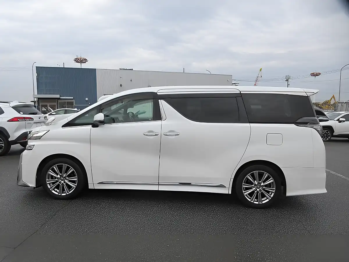 Used 2026 Toyota Vellfire Za Edition Golden Eyes Pearl White - Interior and Exterior details 8