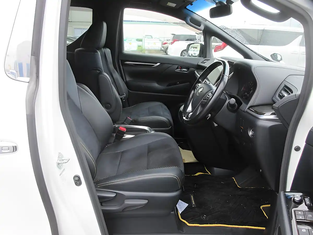 Used 2026 Toyota Vellfire Za Edition Golden Eyes Pearl White - Interior and Exterior details 9